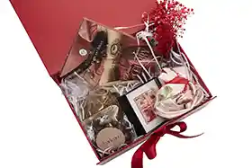 Снимка на подаръчна кутия WOMAN IN RED